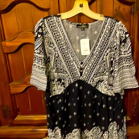 Suzanne Betro V-Neck Abstract Floral Dress - Picture 2 of 9